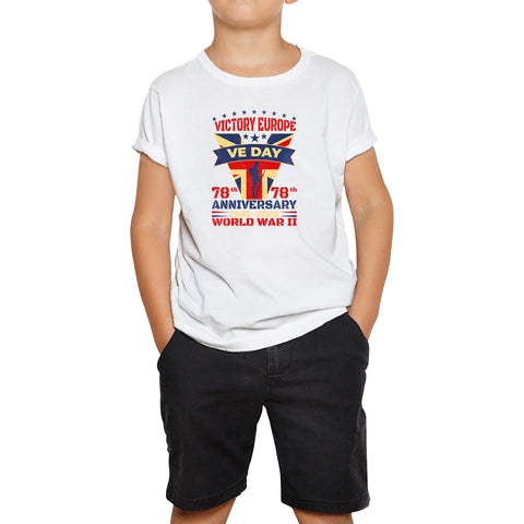 VE Day Victory In Europe Day Lest We Forget 1945-2023 World War II 78th Anniversary Remembrance Day British UK Veterans Kids T Shirt